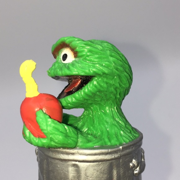 Sesame Street Oscar The Grouch with Apple in Trash Garbage Can  Figure Applause - Picture 6 of 8